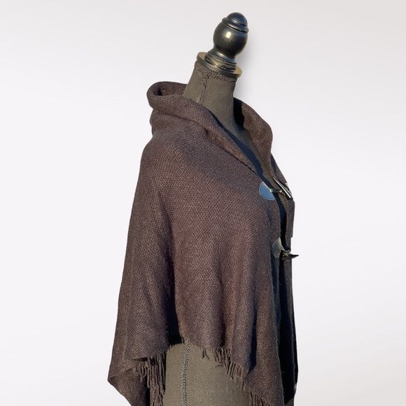 David And Young Women’s Poncho | One Size - Picture 4 of 6